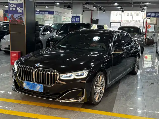 BMW 7 740Li xDrive, Представительский, Люкс-пакет