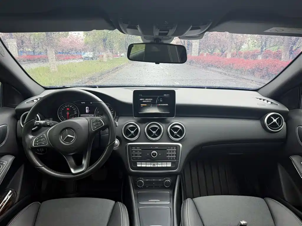Mercedes-Benz A-Class (Import) 2017 Facelift A 200 Dynamic фото 19