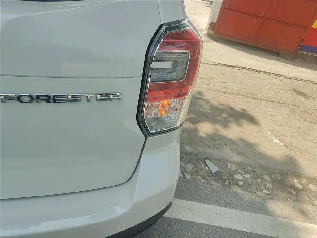 Subaru Forester 2016 2.0i Fashion Navigation Edition фото 8