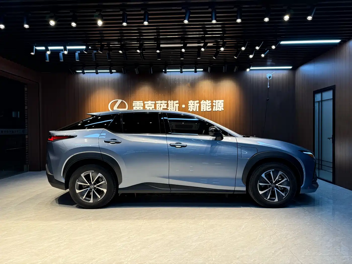 Lexus RZ 2023 450e 4WD Deluxe фото 2