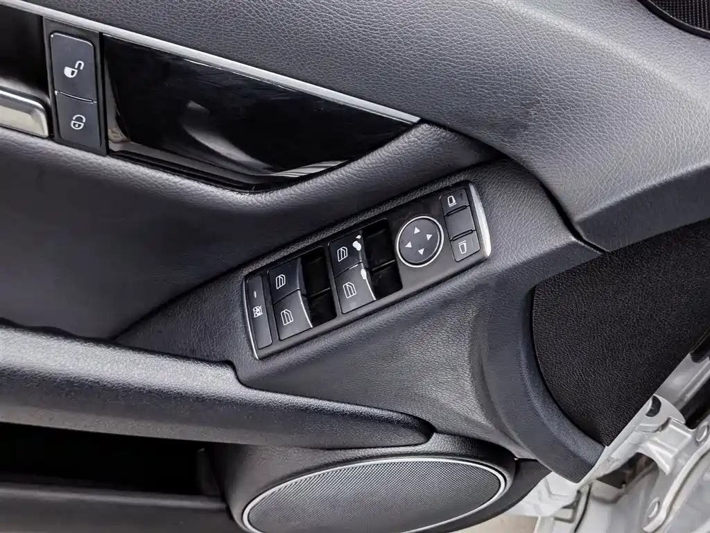 Mercedes-Benz C-Class 2011 C 180K Classic фото 9