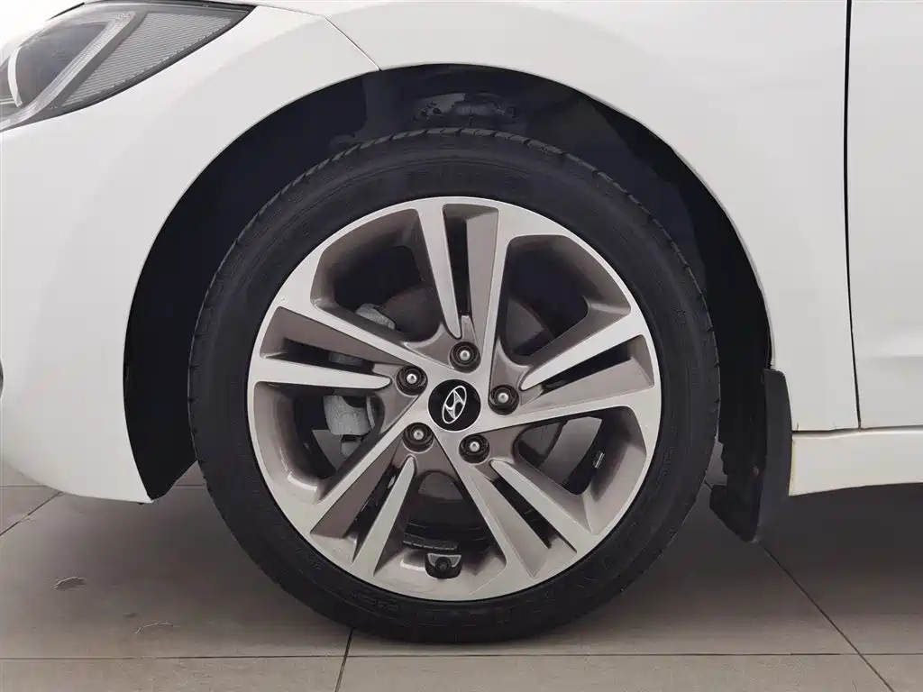 Hyundai Elantra 2016 Model 1.6L Automatic Smart Elite фото 17