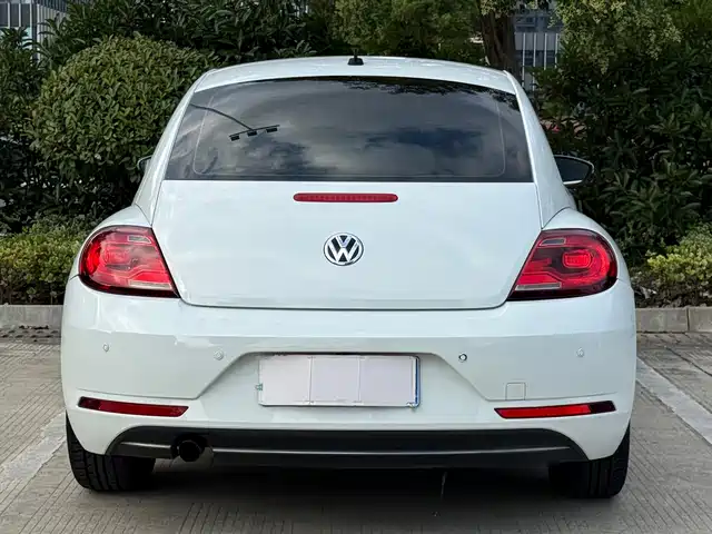Volkswagen Beetle 2017 180TSI Enjoy — фото 4