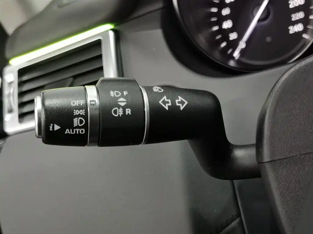 Land Rover Discovery Sport 2017 2.0T HSE фото 21