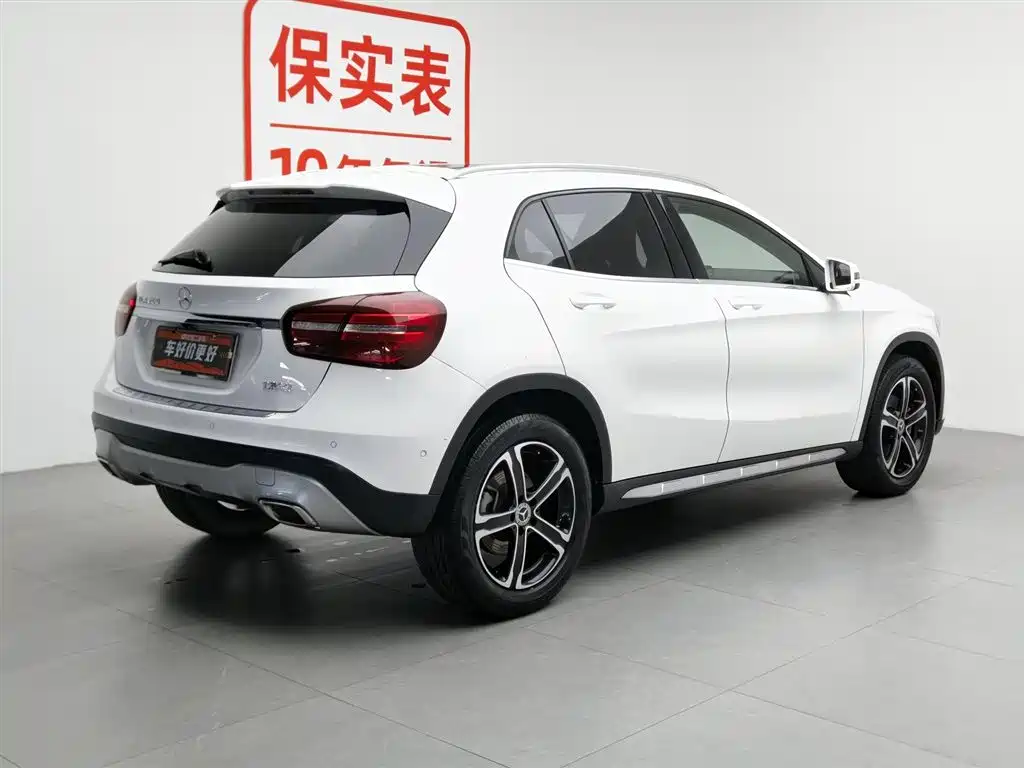 Mercedes-Benz GLA 2018 GLA 200 Fashion фото 2
