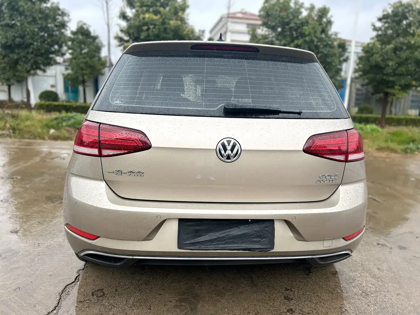 VOLKSWAGEN GOLF