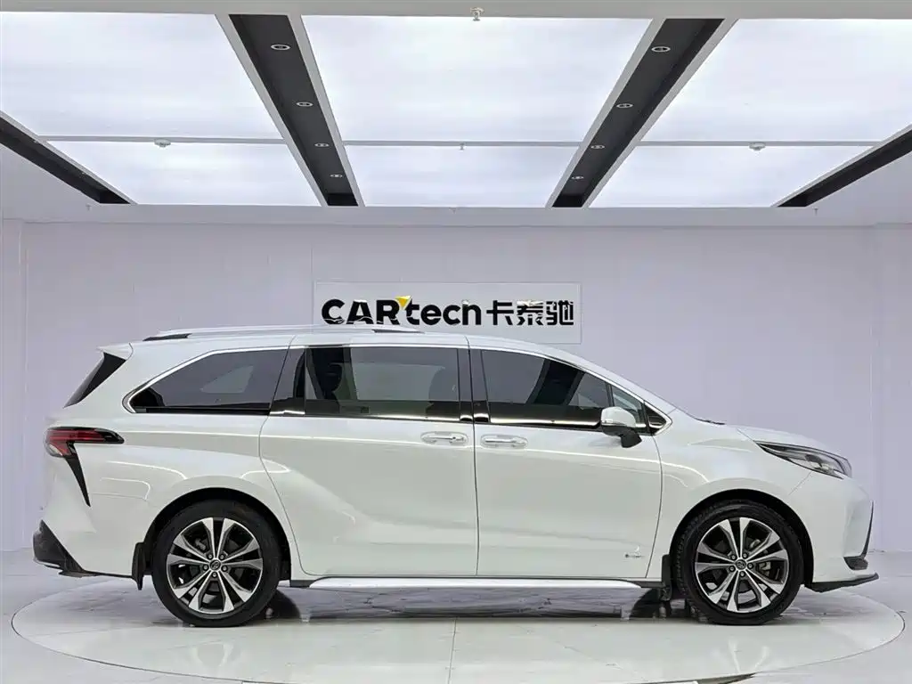 Toyota Granvia 2024 2.5L Hybrid Premium PLUS фото 6