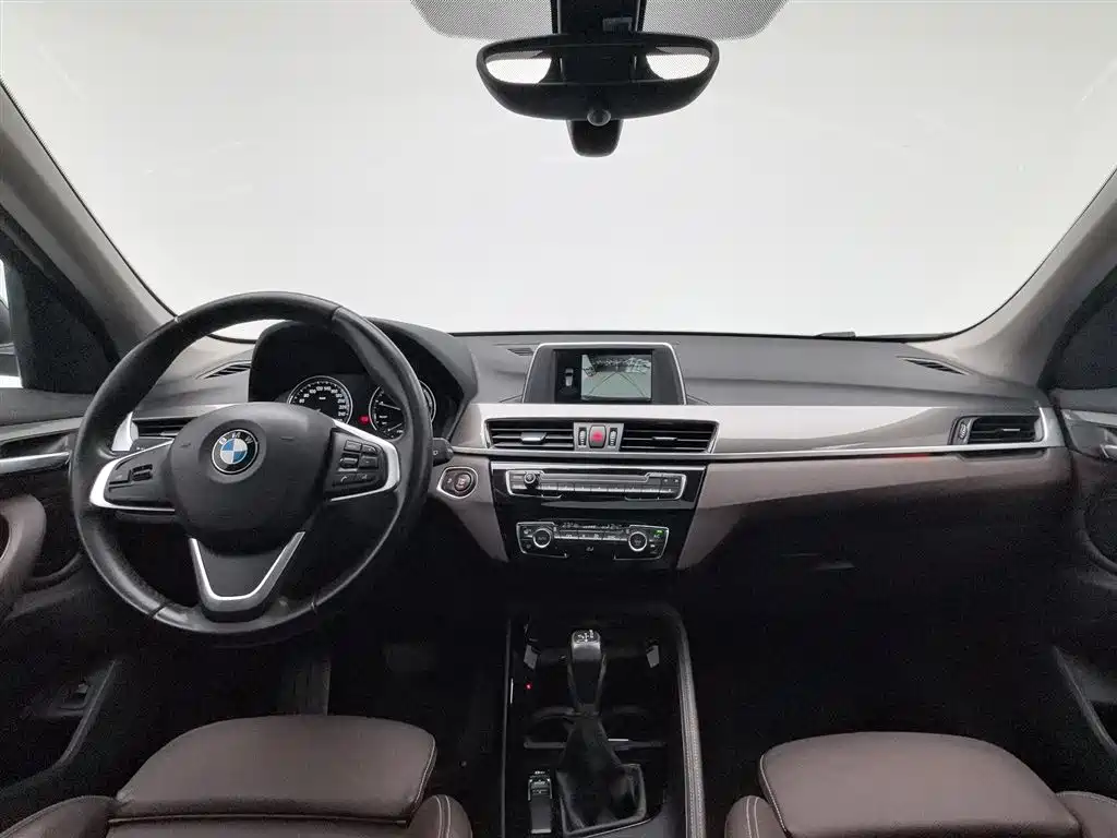 BMW X1 2018 sDrive18Li Premium Model фото 5