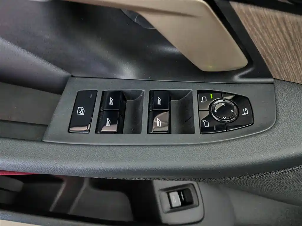 BMW 5 Series 2024 530Li Premium Luxury Package фото 9