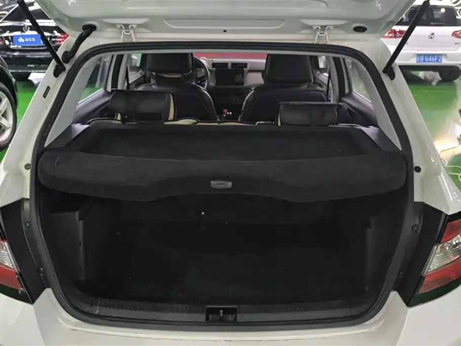 Škoda Fabia 2016 1.4L Automatic Car Enjoy Edition фото 4