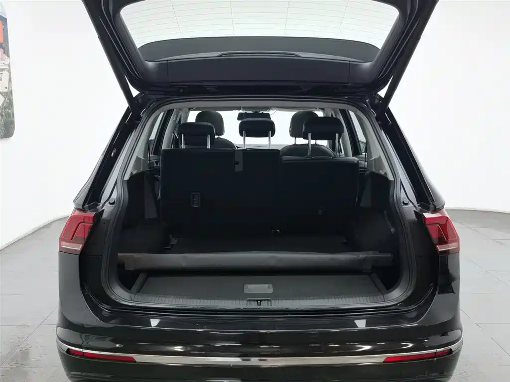 Volkswagen Tiguan L 2021 330TSI Automatic 2WD R-Line Premium фото 16