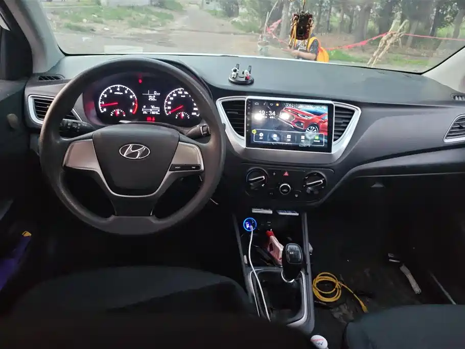 Hyundai Verna 2016 1.4L Manual Cool Edition GLS фото 12