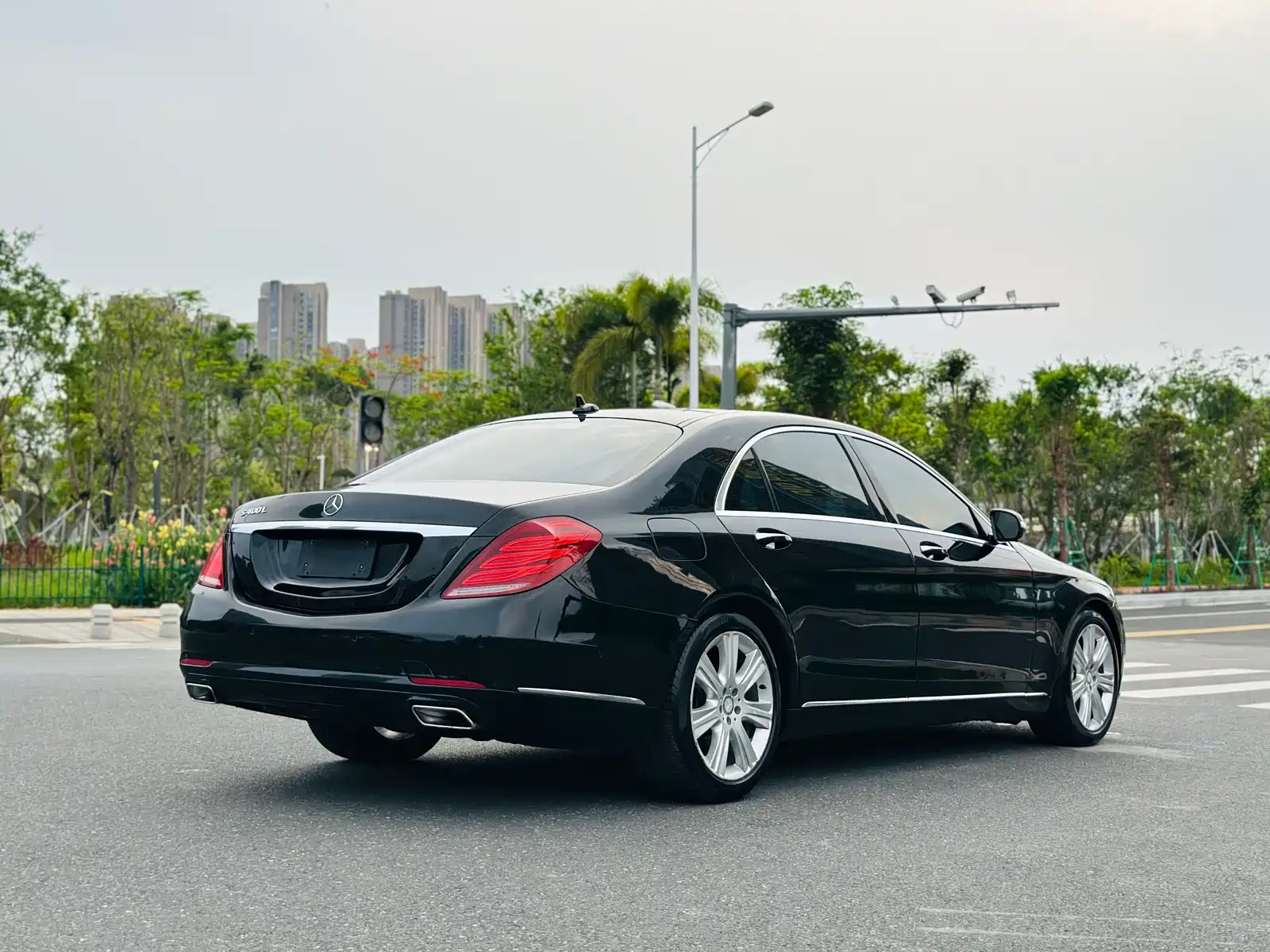 Photo 2 - Mercedes-Benz S-Class