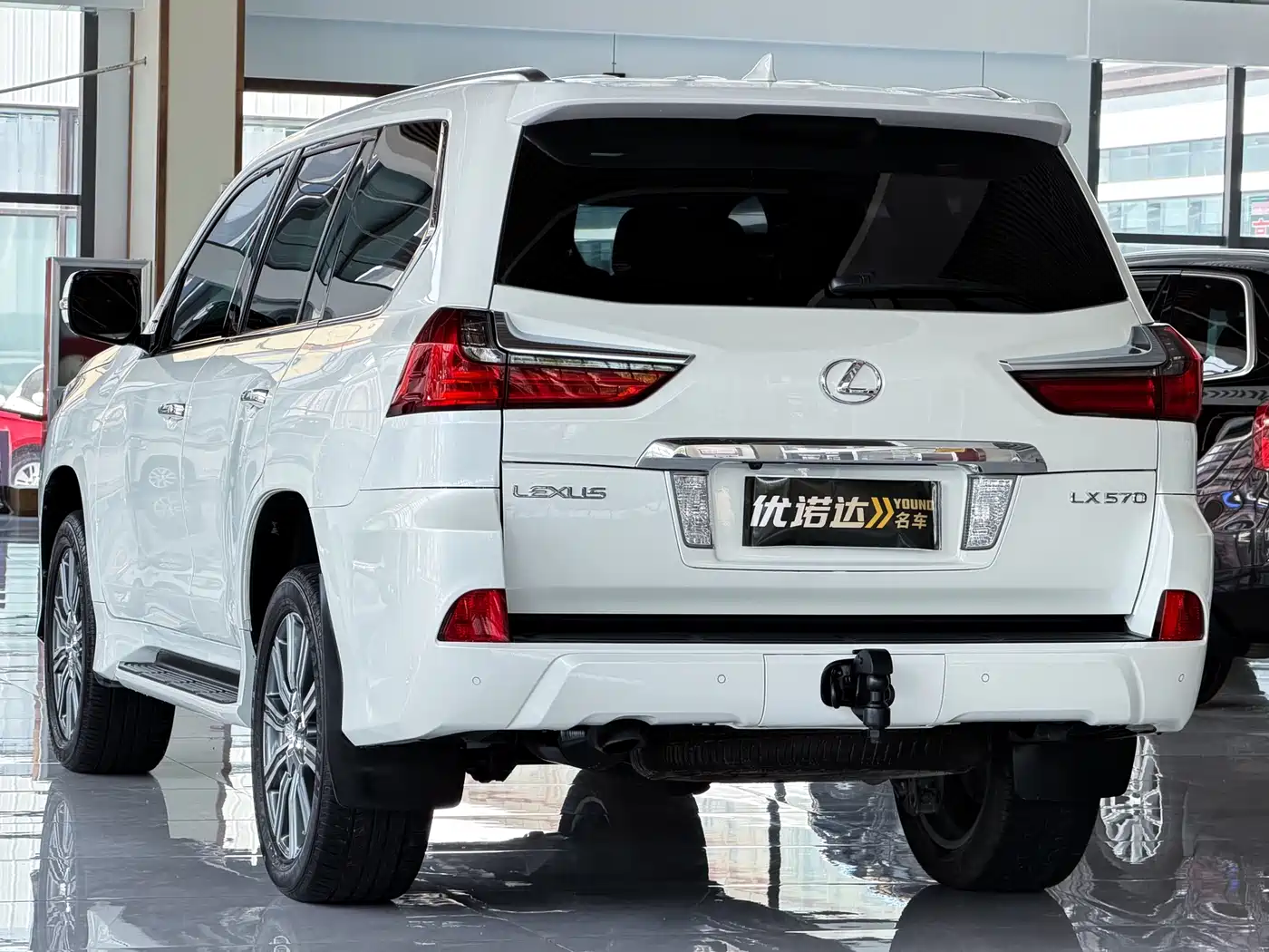 Lexus LX 2016 570 Luxury Premium Edition фото 4