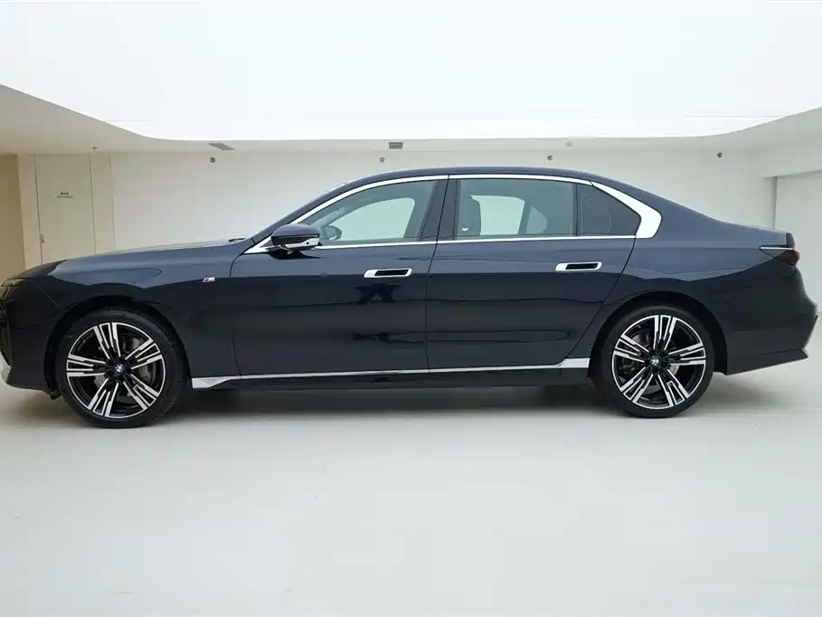 BMW 7 Series 2023 Model 740Li Leading M Sport Package фото 3