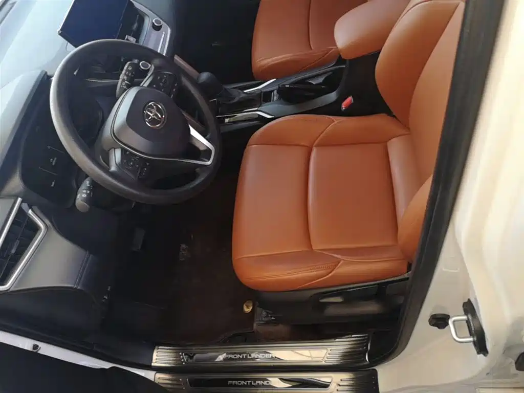 Toyota Frontlander 2023 2.0L CVT Leading Edition фото 15