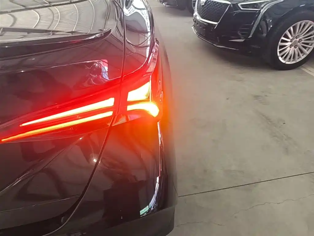 Toyota Avalon 2021 2.5L Luxury Edition фото 8
