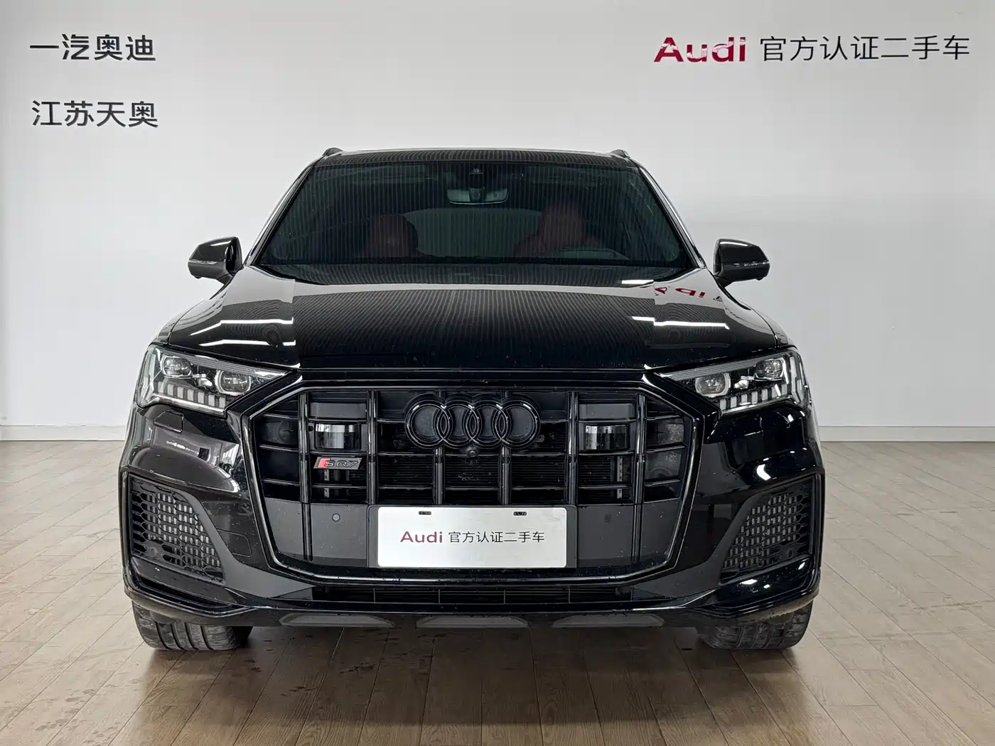 Audi SQ7 2024 4.0 TFSI Dark Knight Edition фото 2