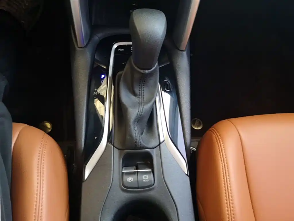 Toyota Frontlander 2023 2.0L CVT Leading Edition фото 14