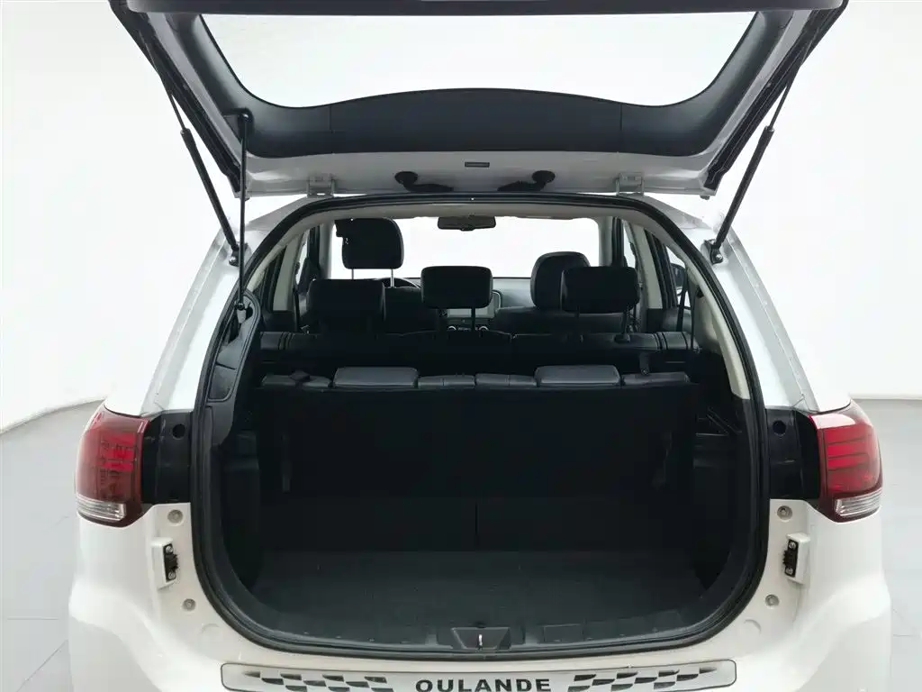 Mitsubishi Outlander 2018 2.4L 4WD Luxury Edition 7-seater фото 16