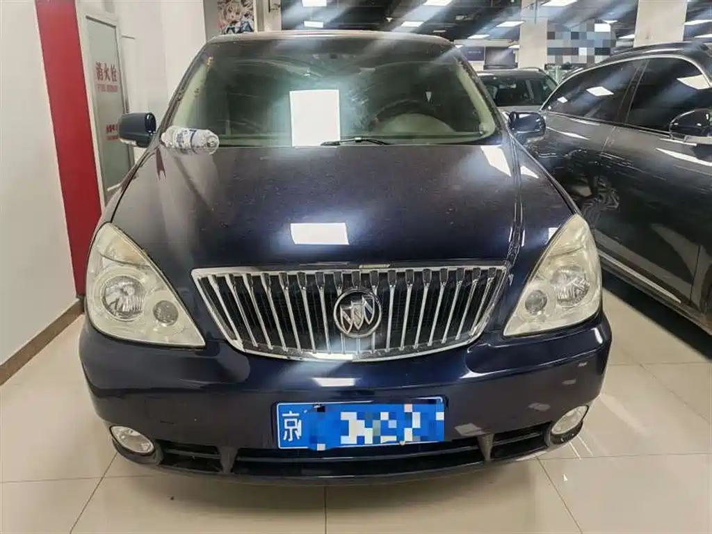 Buick GL8 2011 2.4L LT Executive Edition фото 2
