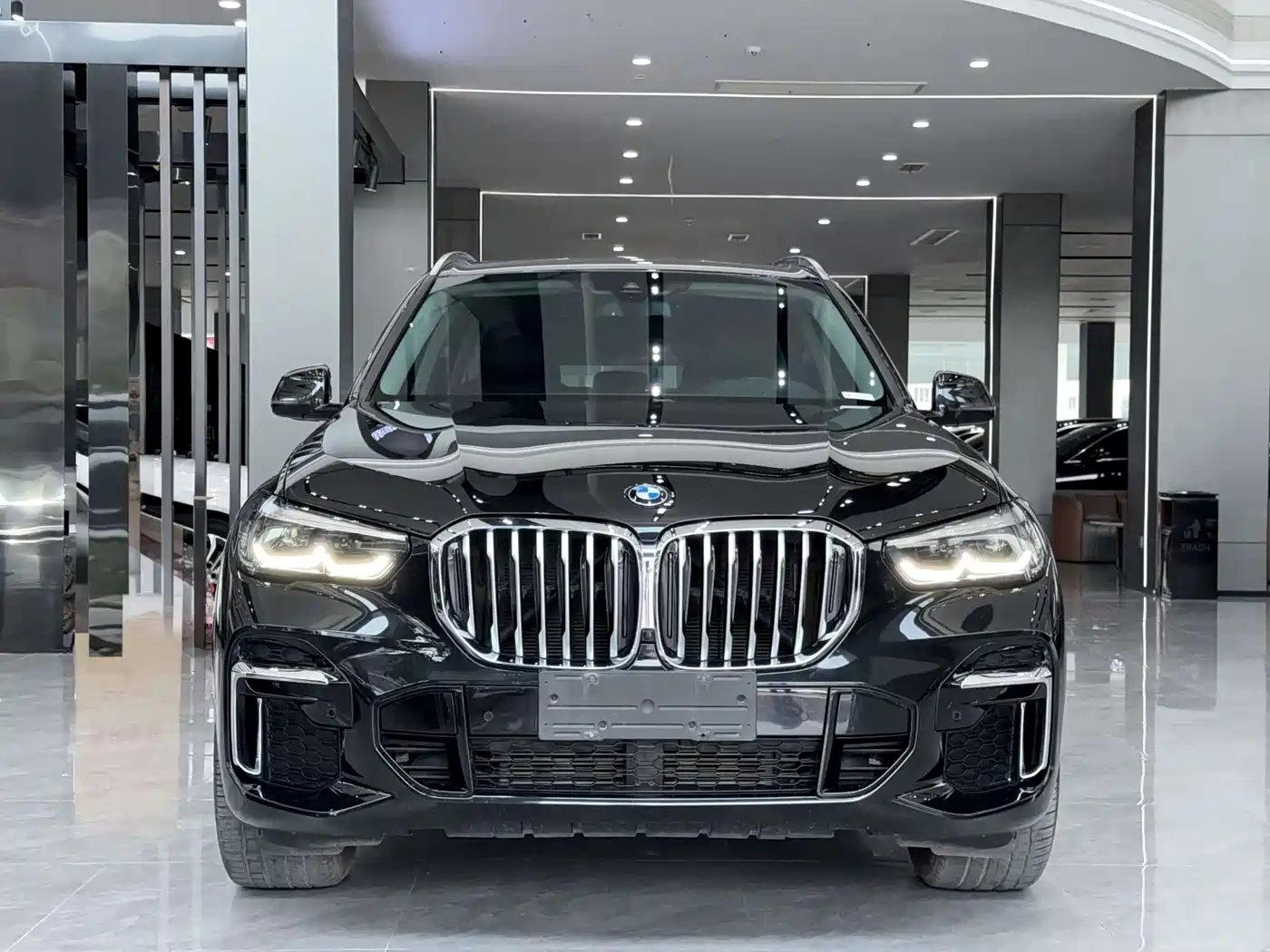 BMW X5 2022 Model xDrive 40Li M Sport Package фото 2
