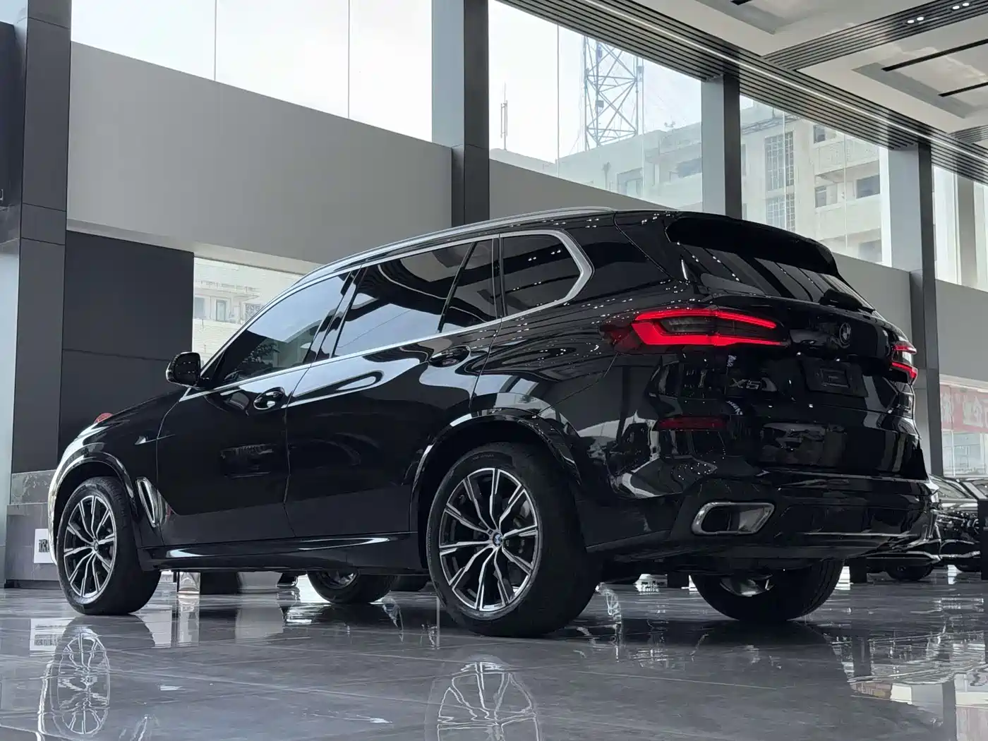 BMW X5 2022 Model xDrive 40Li M Sport Package фото 12