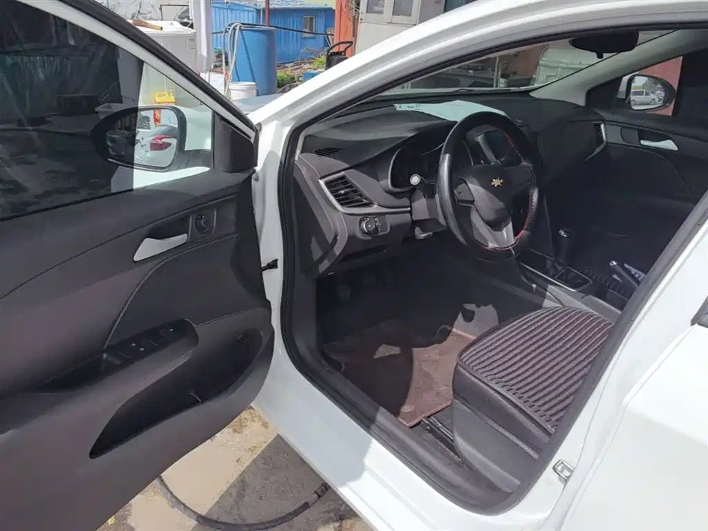 Chevrolet Cavalier 2016 1.5L Manual Enjoyment Edition фото 16