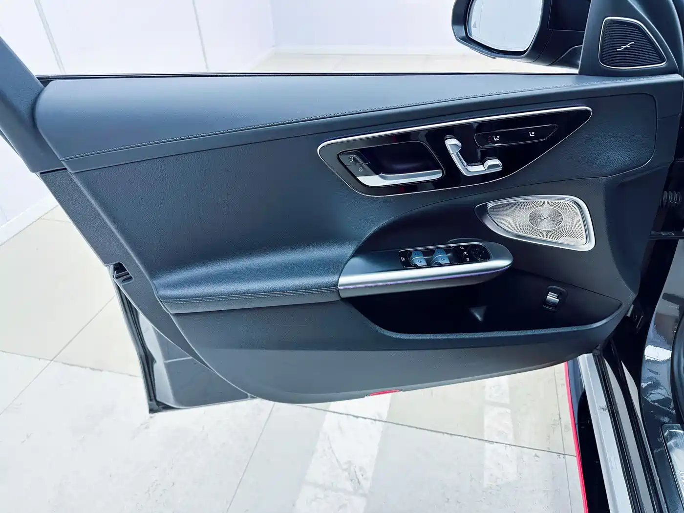 Mercedes-Benz C-Class 2023 Facelift II C 260 L Night Edition фото 12