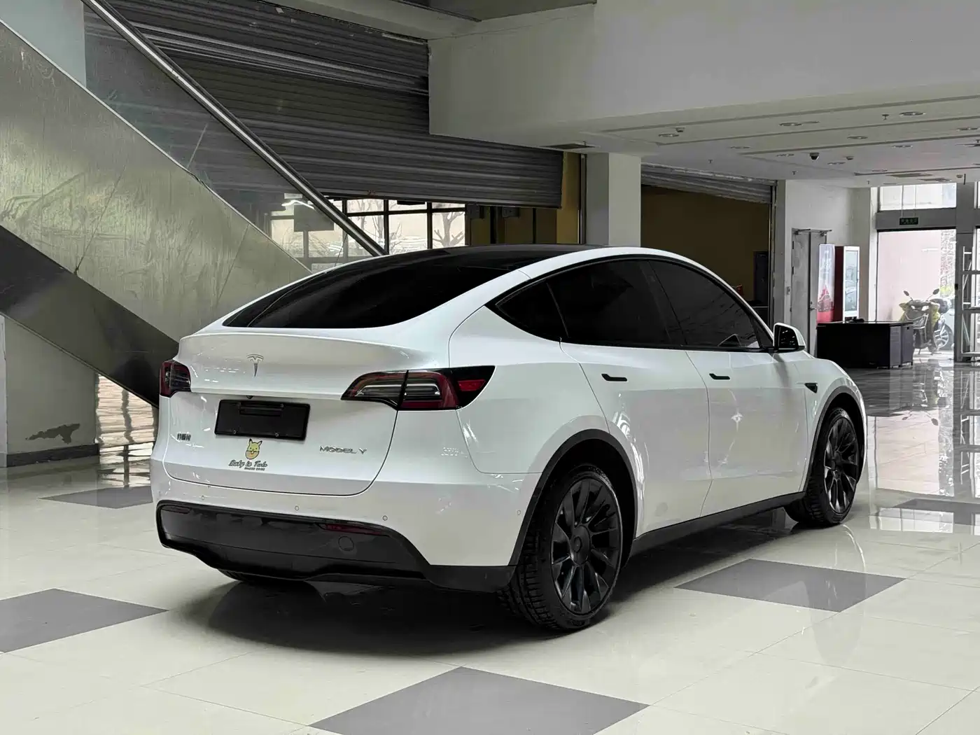 TESLA MODEL Y