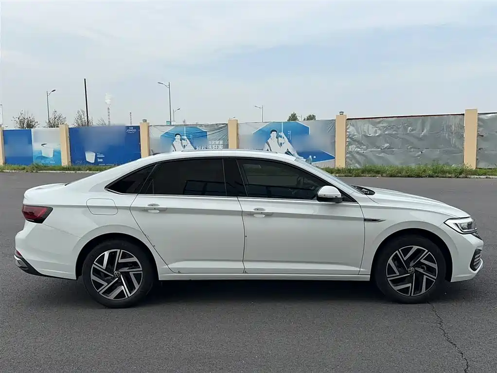 Volkswagen Sagitar 2025 300TSI DSG Flying Leap Edition фото 12