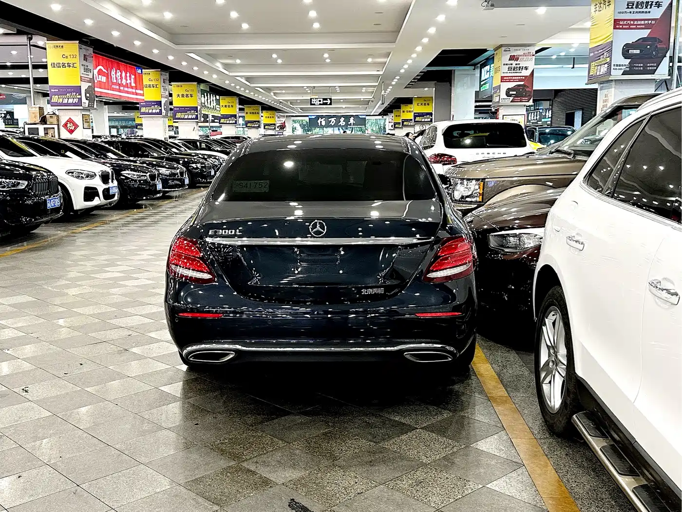 Mercedes-Benz E-Class 2016 E 300 L Luxury фото 3