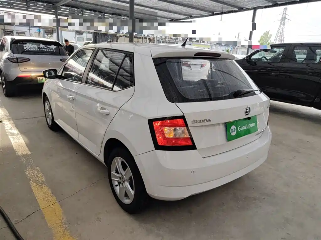 Škoda Fabia 2017 1.4L Auto Car Enjoy Edition фото 5