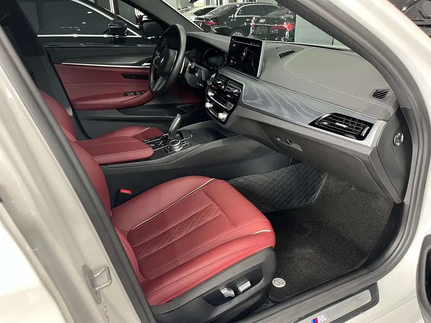 BMW 5 Series 2022 530Li Leading M Sport Package фото 4