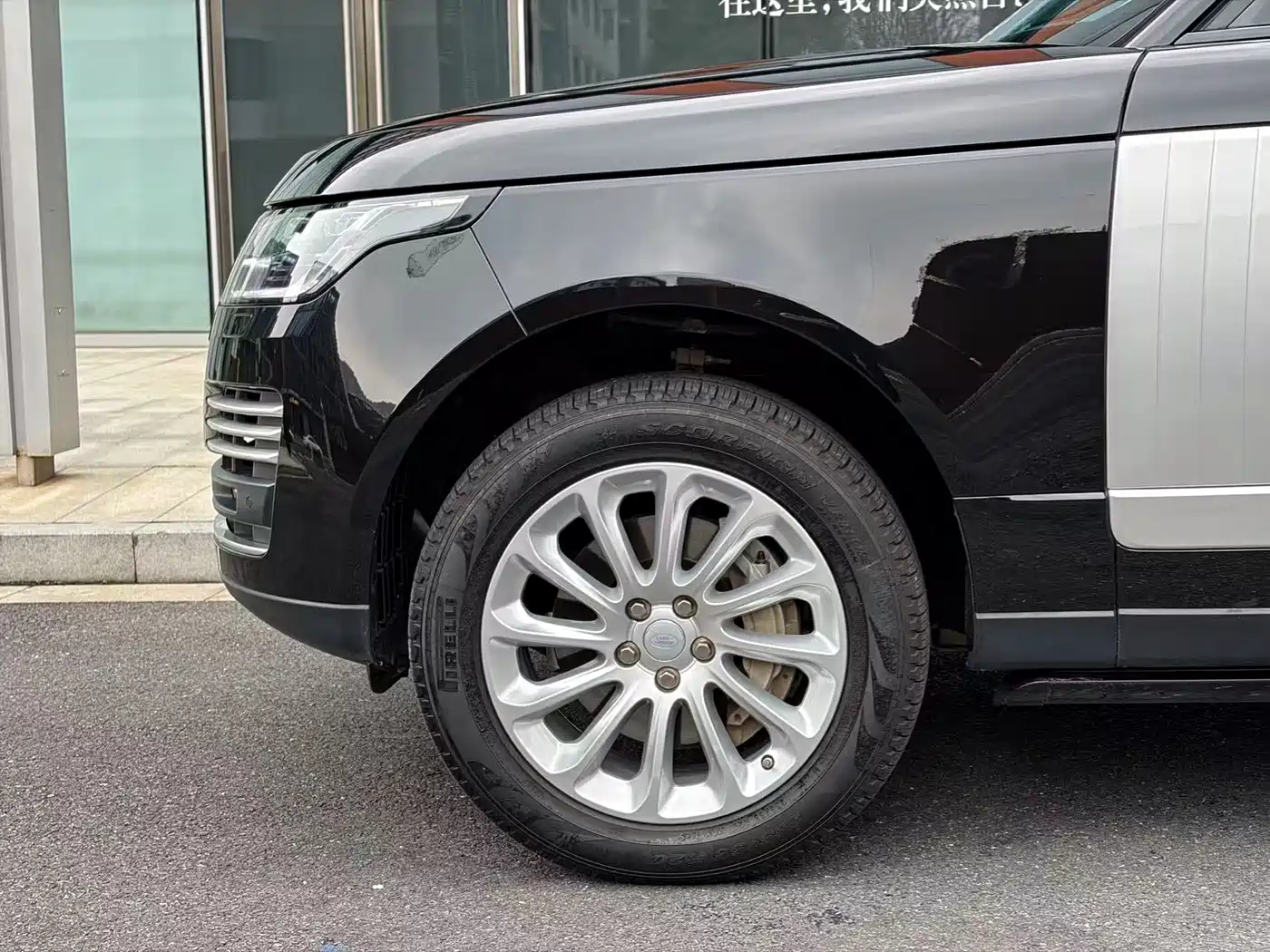 Land Rover Range Rover 2020 3.0 L6 Heritage Edition фото 6