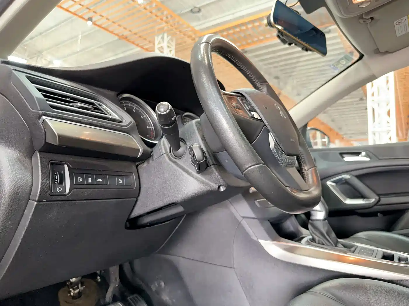 Peugeot 408 2015 Model 1.2T Automatic Luxury Edition фото 4