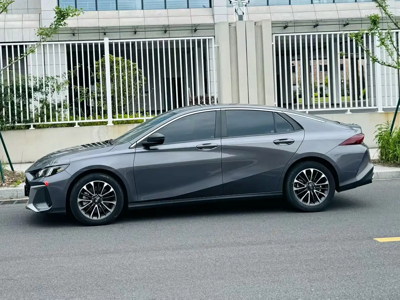GAC Trumpchi Trumpchi Emkoo 2023 Shadow Leopard H High-Efficiency Hybrid фото 2