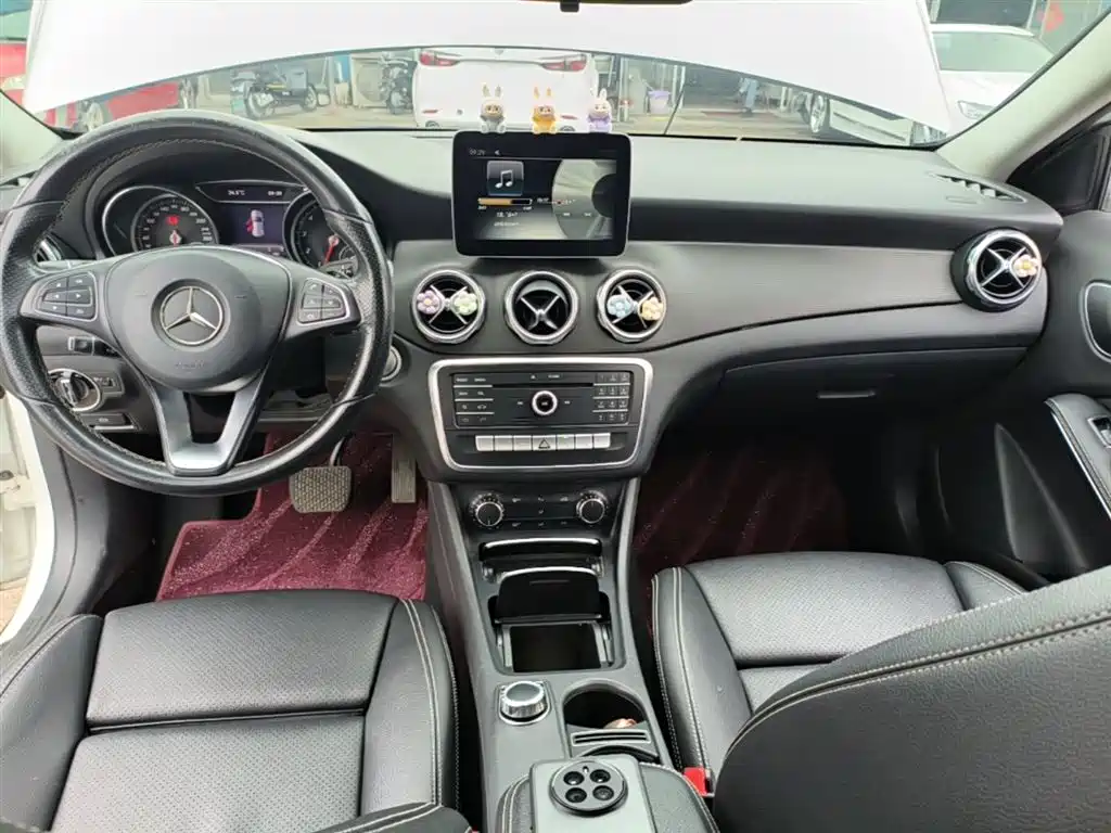 Mercedes-Benz GLA 2017 GLA 200 Dynamic фото 13