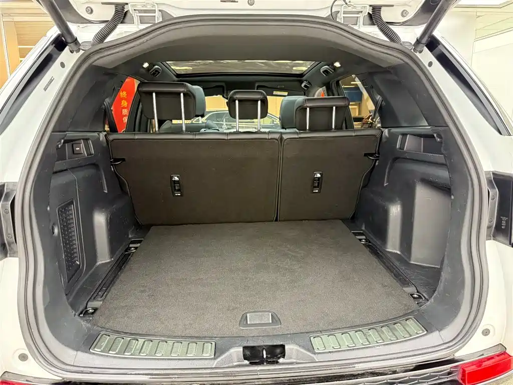 Land Rover Discovery Sport 2023 249PS R-Dynamic S Performance Version фото 13