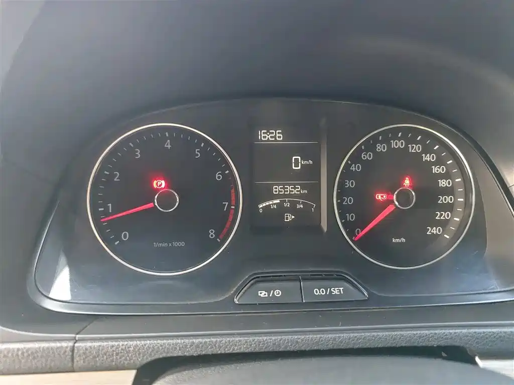 Volkswagen Lavida 2013 Facelift Classic 1.6L Manual Comfort фото 10