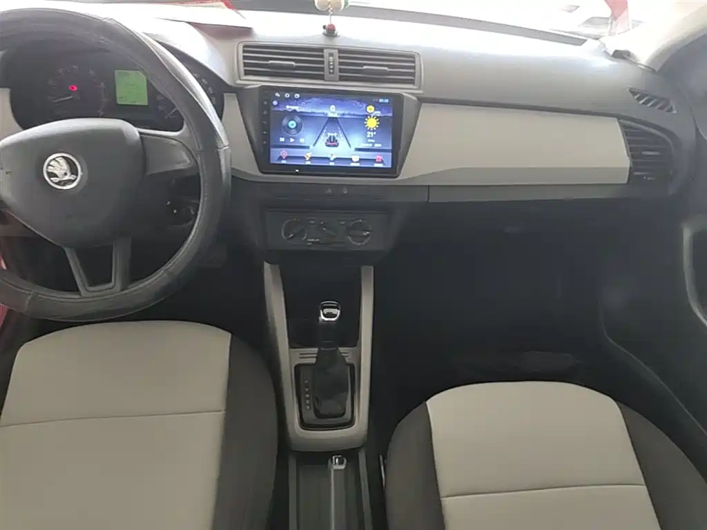 Škoda Fabia 2016 1.4L Automatic Car Enjoy Edition фото 13