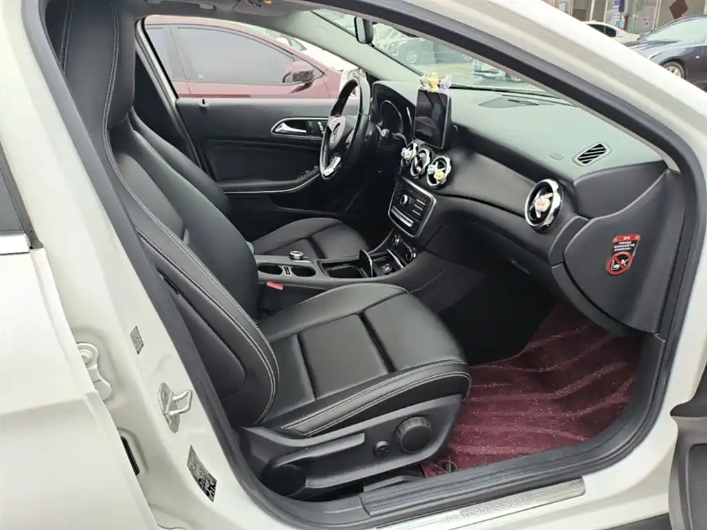 Mercedes-Benz GLA 2017 GLA 200 Dynamic фото 25