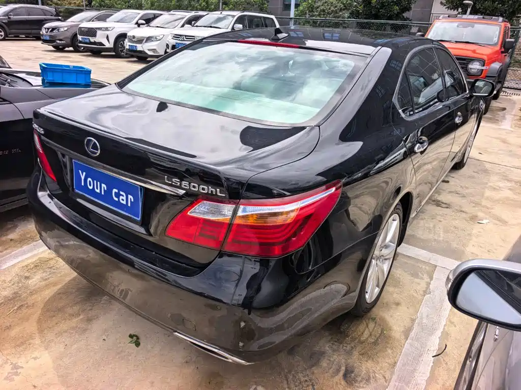 Фото 6 - Lexus LS