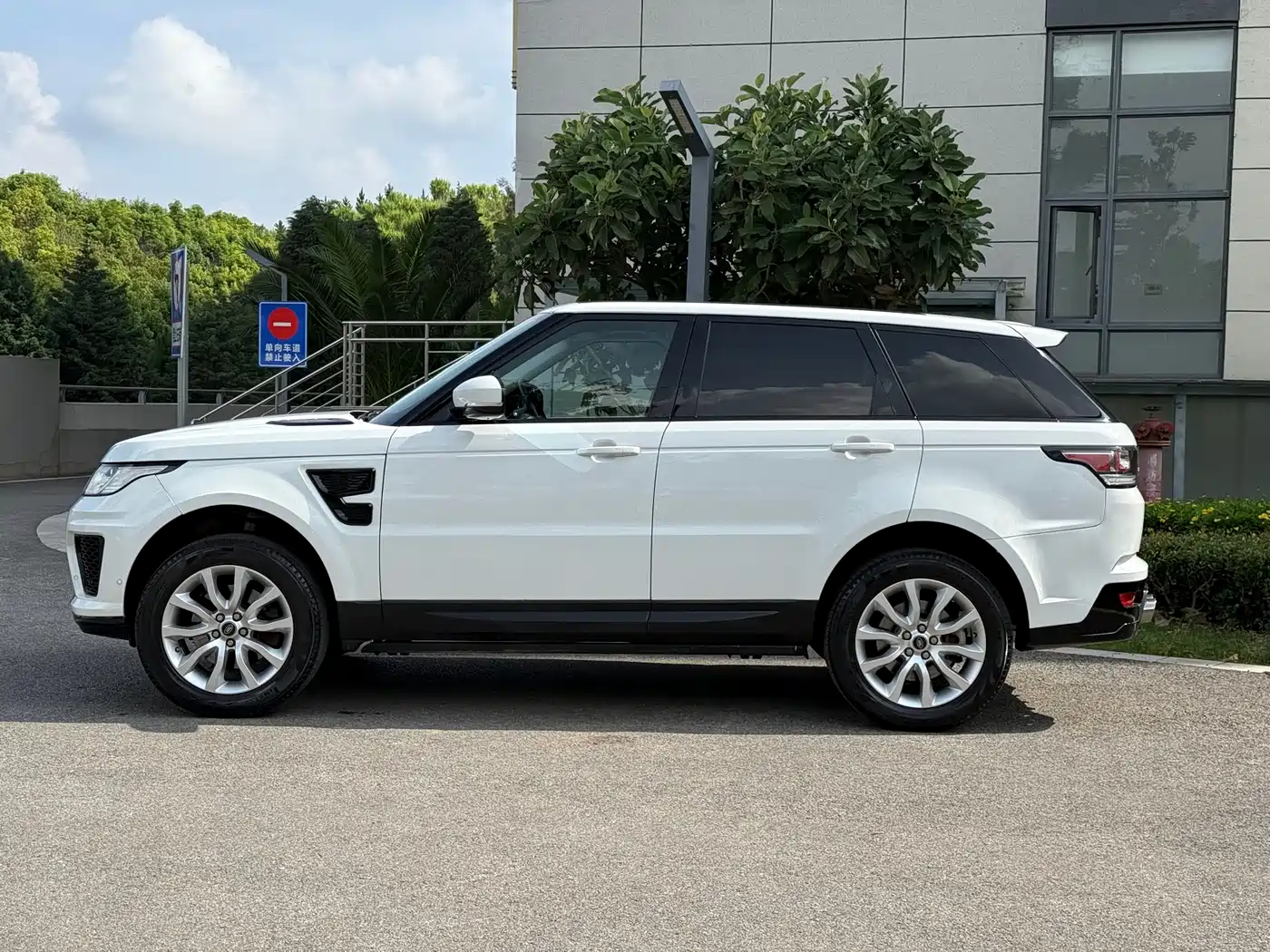 Land Rover Range Rover Sport 2014 3.0 SC V6 HSE фото 10