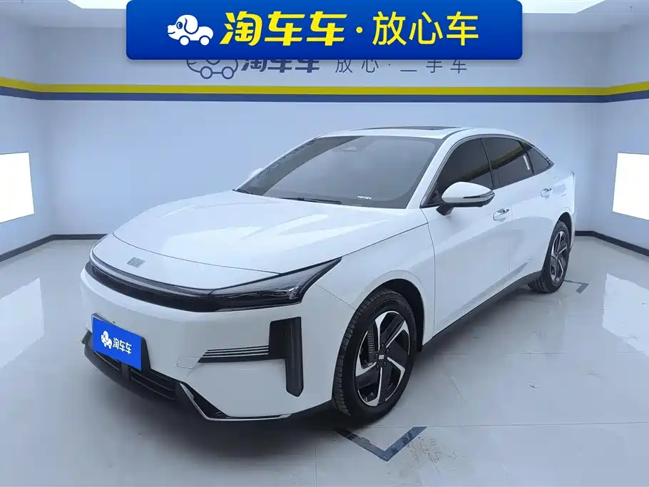 Geely Galaxy L6 2025 EM-i 140km Starship Edition