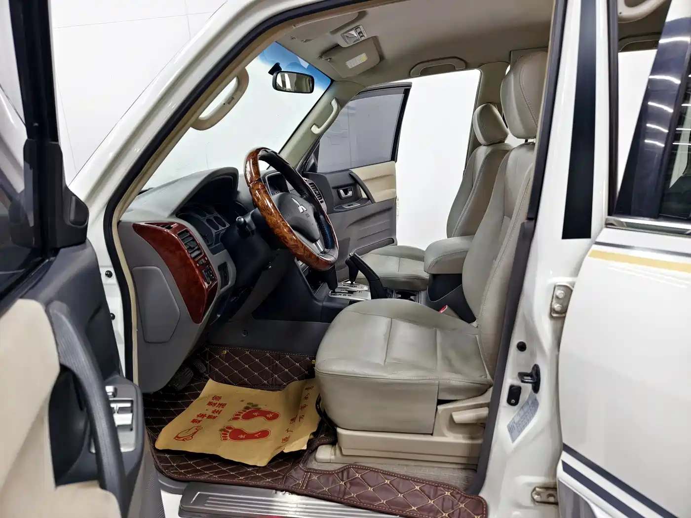 Mitsubishi Pajero 2011 Mitsubishi Pajero V73 3.0L AT GLX фото 10