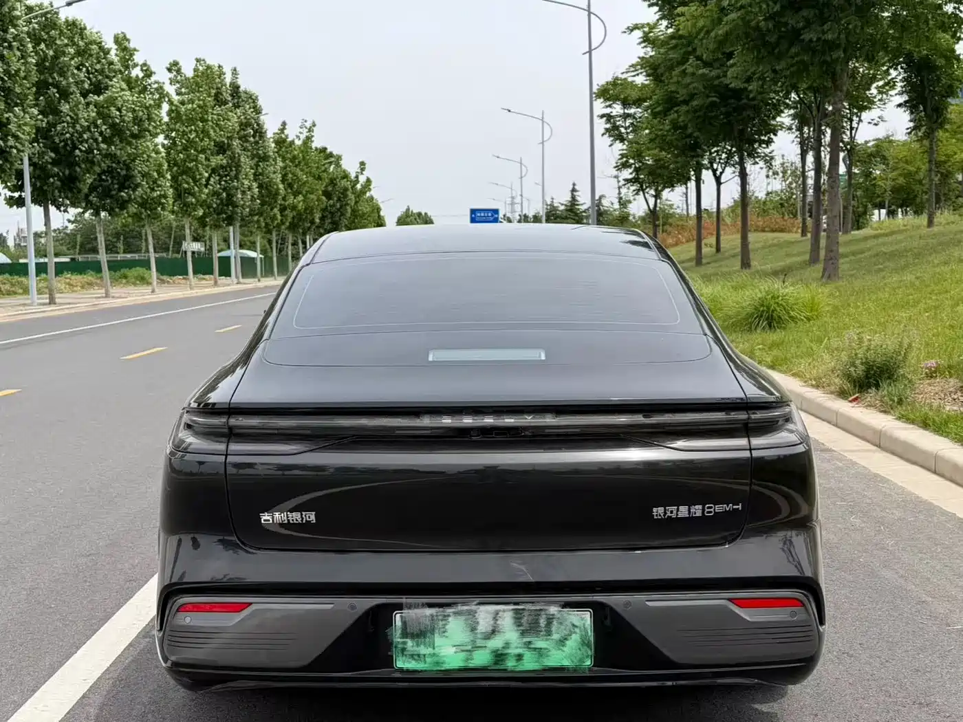 Geely Galaxy Galaxy Xingyao 8 2025 130km EM-i Premium Edition фото 8