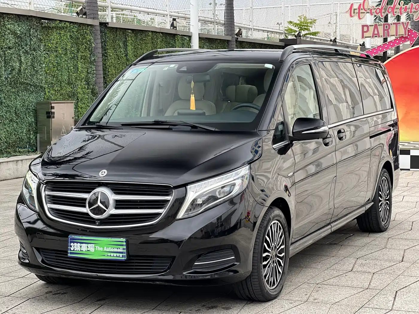 Mercedes-Benz V-Class 2017 Model V 260 L Premium Extended Edition