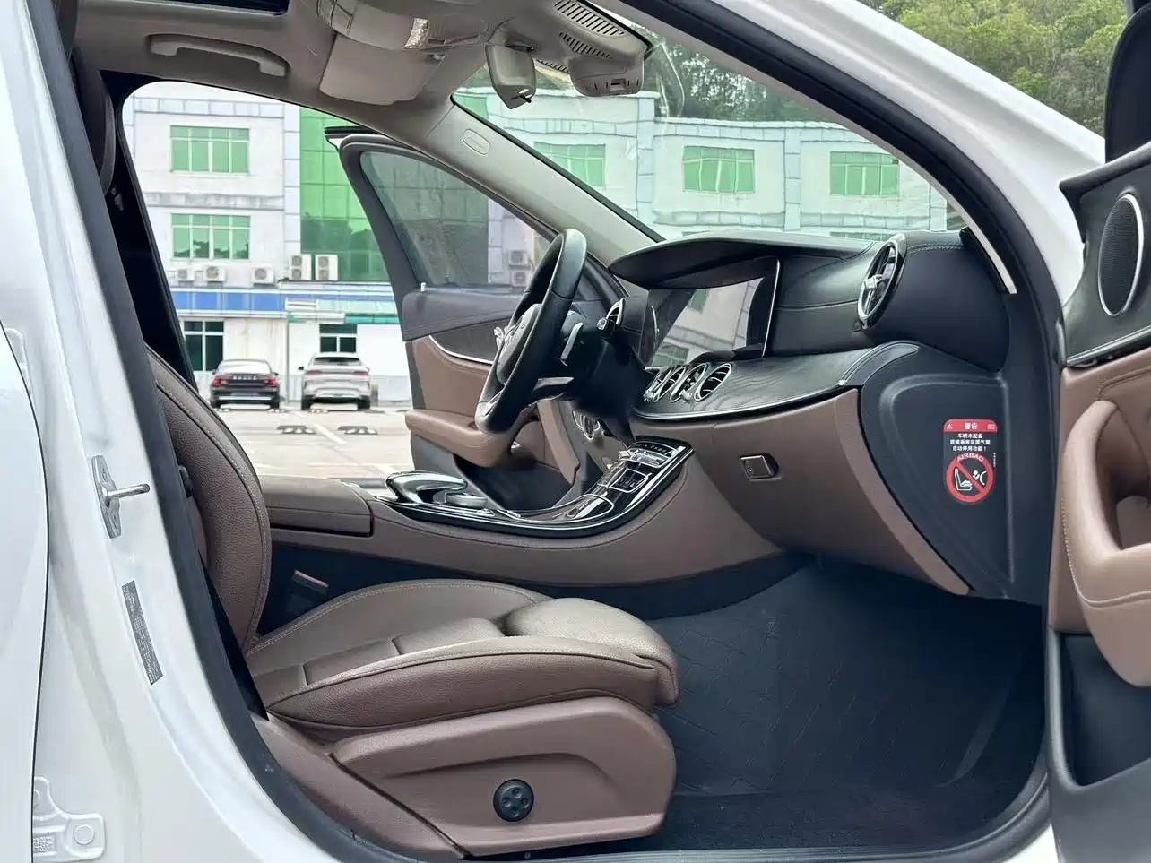 Фото 7 - Mercedes-Benz E-Class