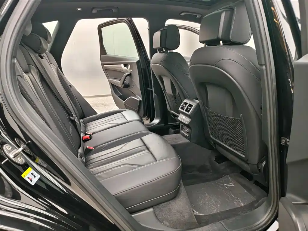 Audi Q5L 2024 Model 40 TFSI Luxury Dynamic фото 13